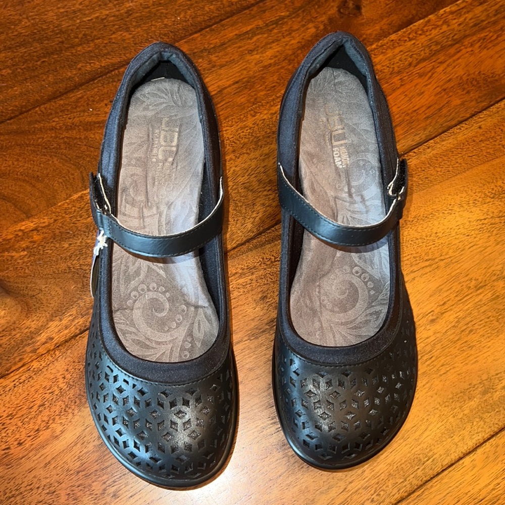 JBU by Jambu Alicante Black Shoes NWT - Size 9